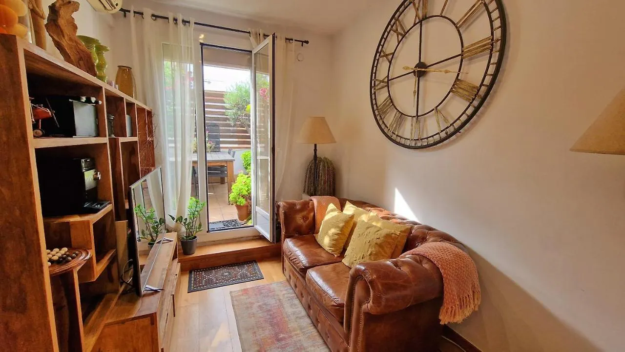 Atic Trobador Apartment Barcelona