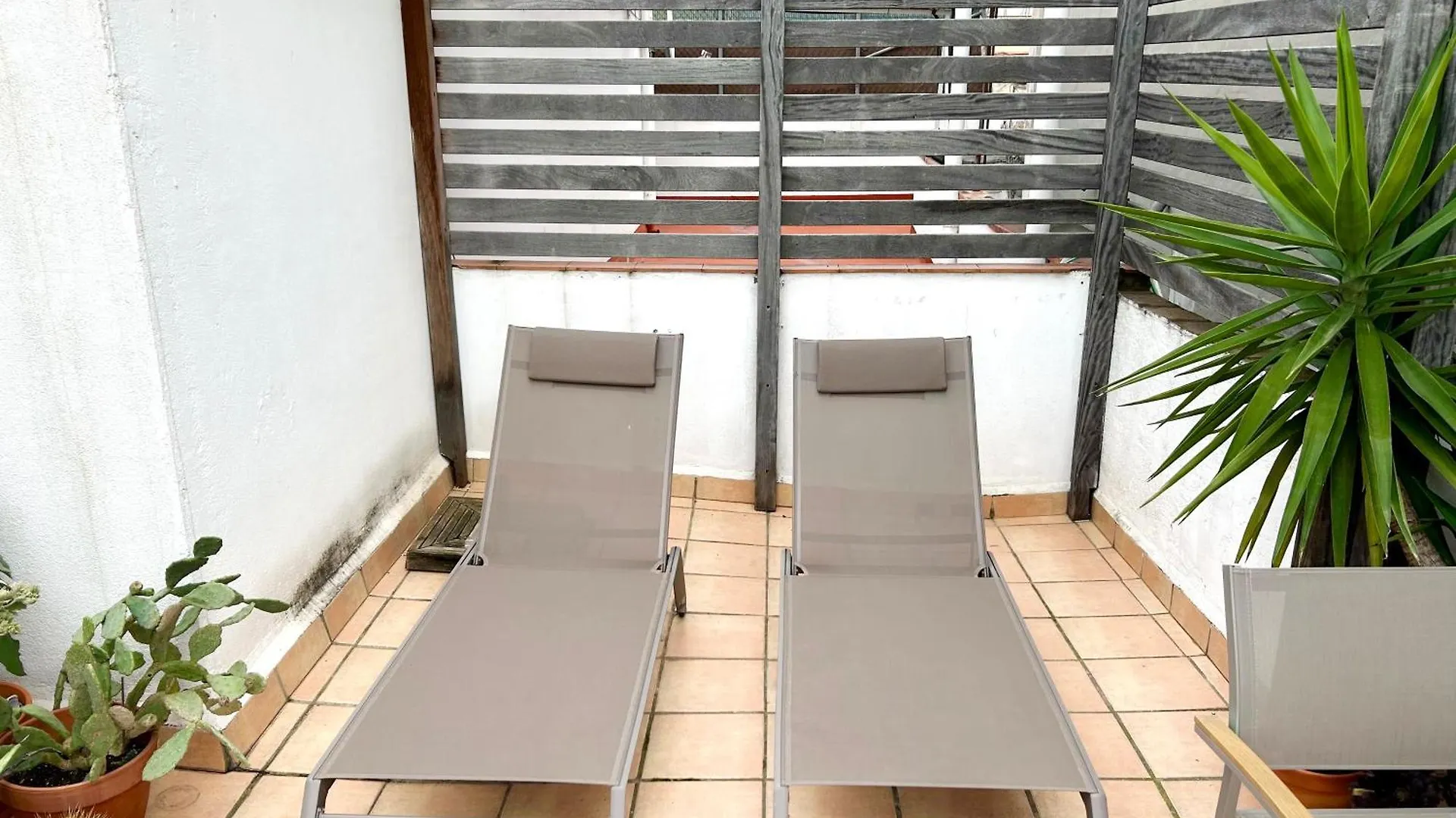 Atic Trobador Apartment Barcelona Spain